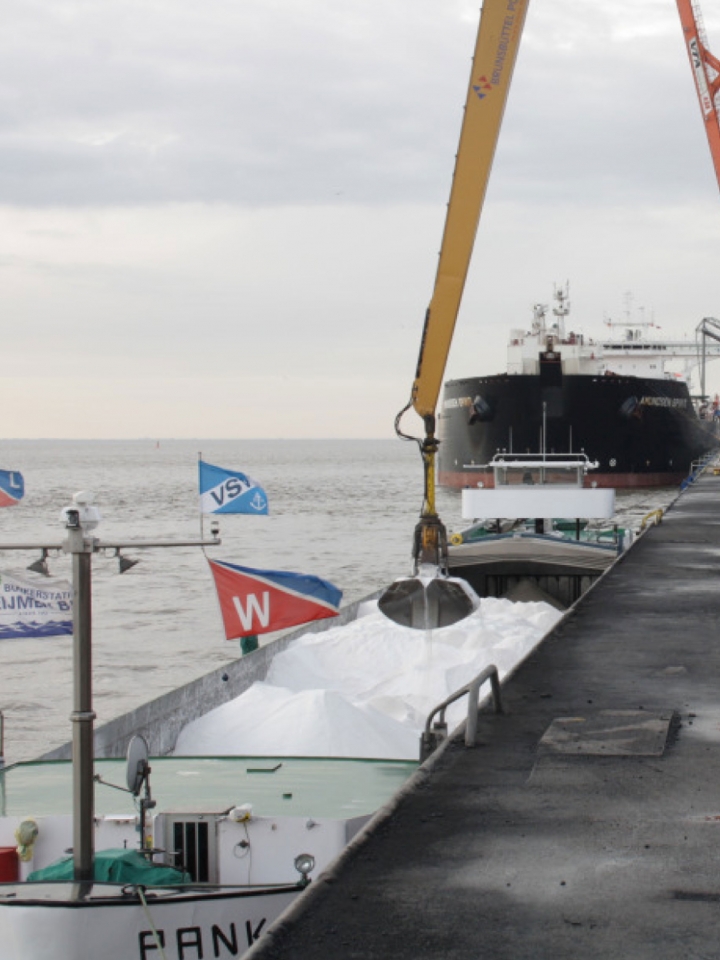 Streusalz für Winter bei Brunsbüttel Ports eingelagert